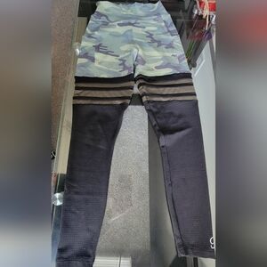 Bombshell sportswear original camo leggings size small